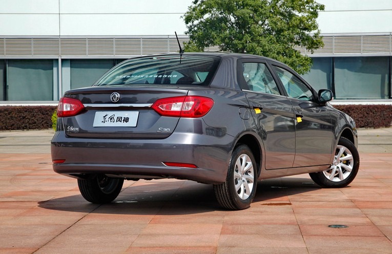 نمای عقب  دانگ فنگ S30