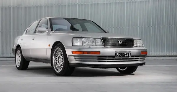 لکسوس LS400