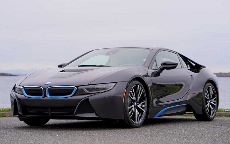 بی ام و i8