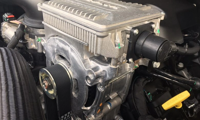 تصویر موتور/ژنراتور/استارتر کرایسلر در سیستم هیبرید ملایم معروف به e-Torque