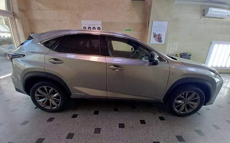 نمای جانبی لکسوس NX300h F Sport مدل ۲۰۱۷