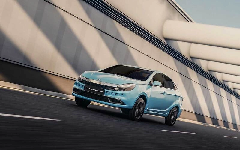 معرفی کی ام سی ایگل