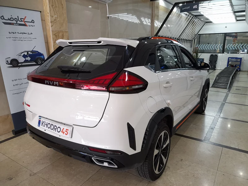 نمای عقب ام وی ام X33 کراس