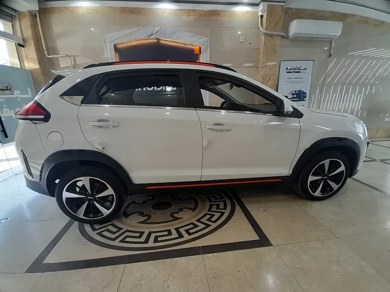نمای کناری ام وی ام X33 کراس اتومات