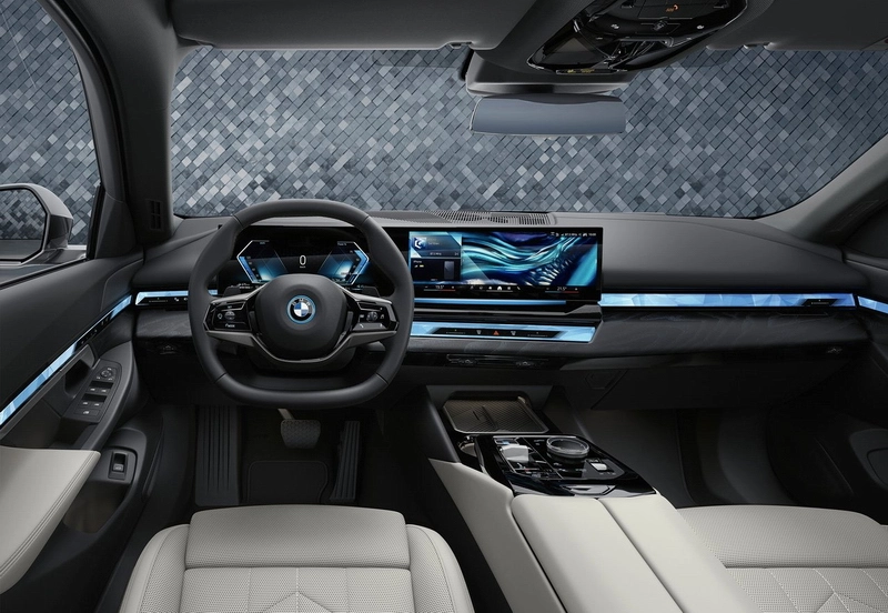 طراحی داخلی BMW 525Li مدل 2025