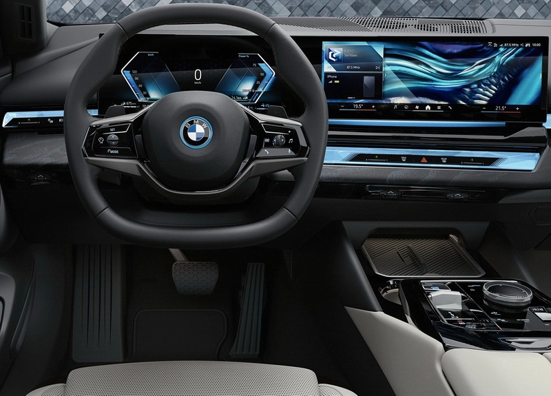 کابین داخلی BMW 525Li مدل 2025