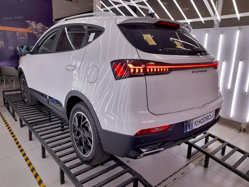 نمای عقب کی ام سی X5