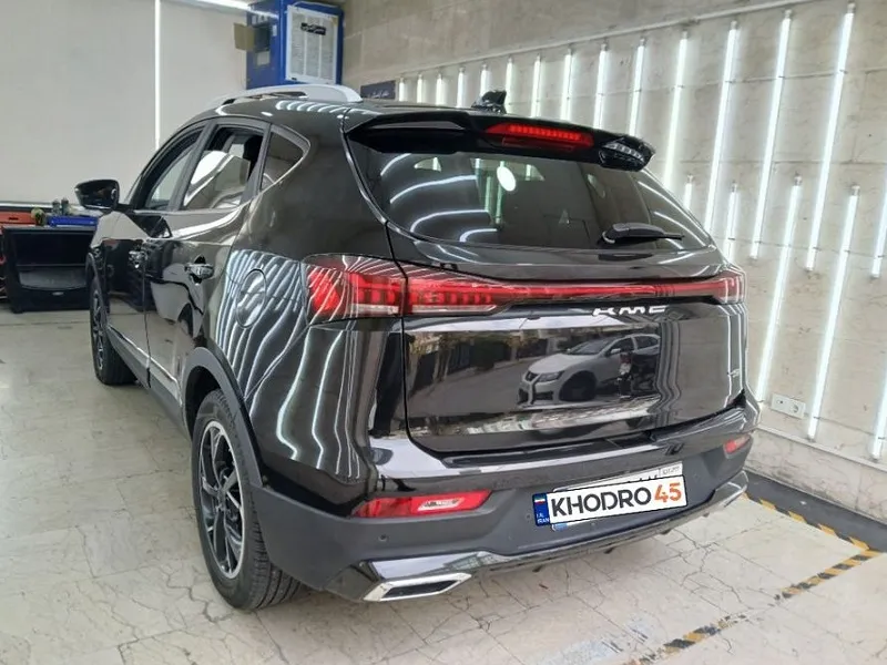 نمای عقب کی ام سی X5