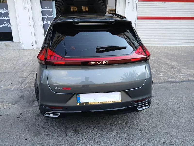 نمای عقب ام وی ام x33 کراس اتومات