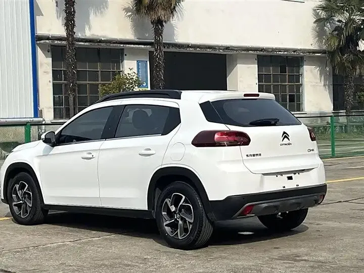 نمای عقب سیتروئن C3-XR