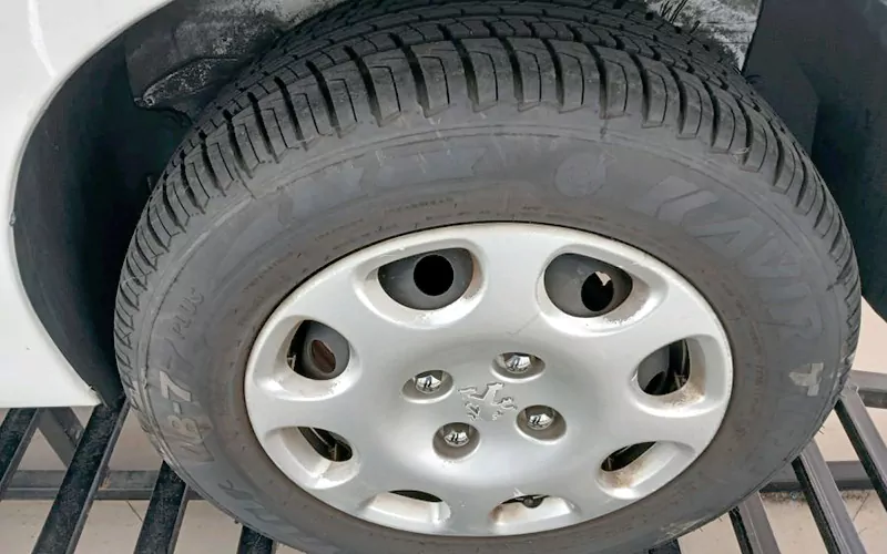 لاستیک پژو ۲۰۶