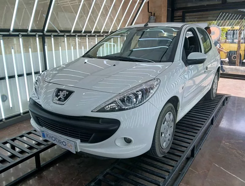 نمای جانبی پژو ۲۰۷ دنده‌ای هیدرولیک