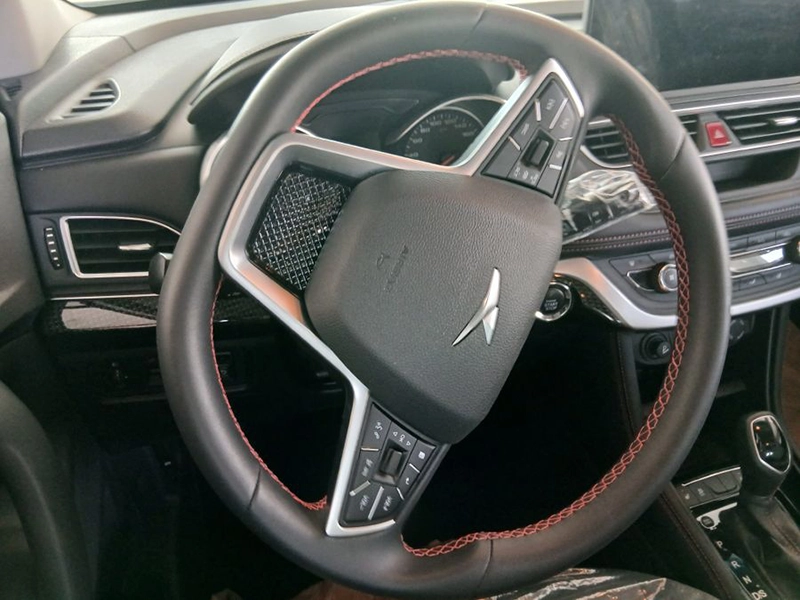 طراحی فرمان و کابین کی ام سی SR3