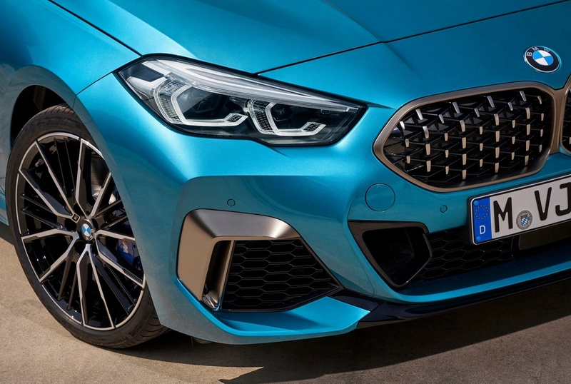 طراحی چراغ های بی ام و 225L مدل 2024 طراحی چراغ های بی ام و 225L مدل 2024