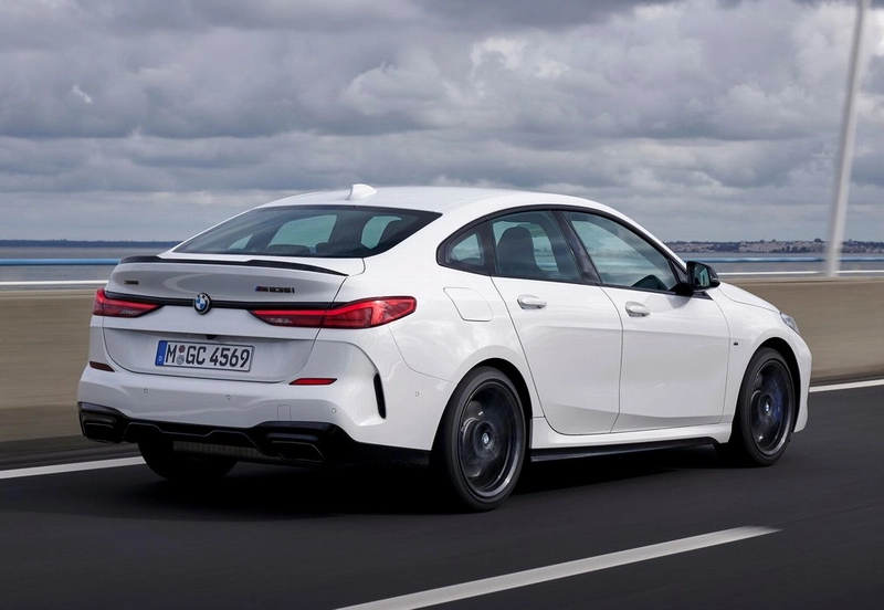 نمای جانبی بی ام و 225L مدل 2024 نمای جانبی بی ام و 225L مدل 2024