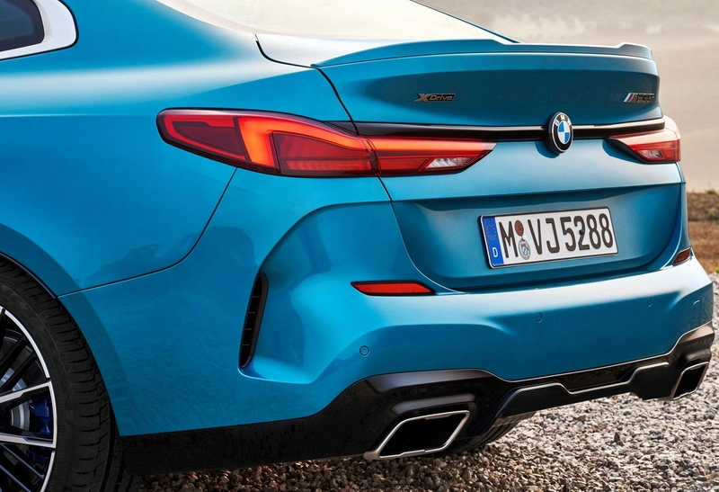 طراحی چراغ های عقب بی ام و 225L مدل 2024 طراحی چراغ های عقب بی ام و 225L مدل 2024