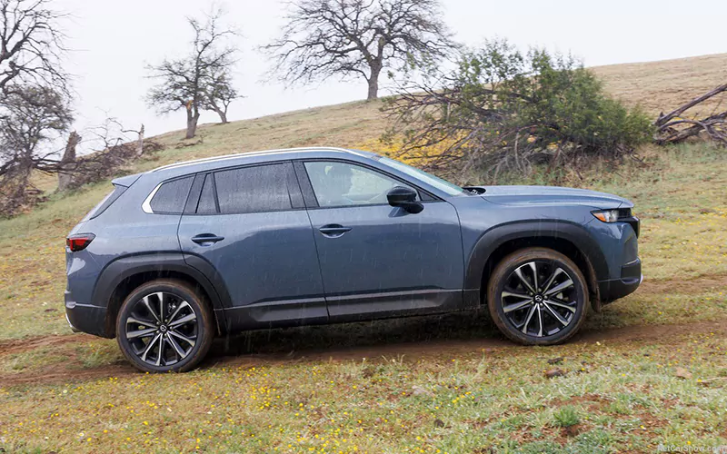 نمای جانبی مزدا CX-50