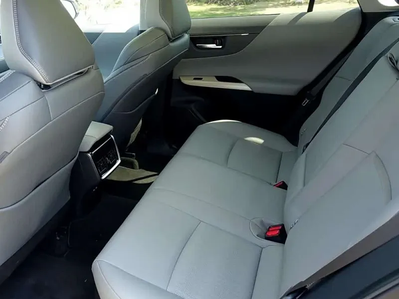 صندلی های عقب تویوتا ونزا ۲۰۲۵