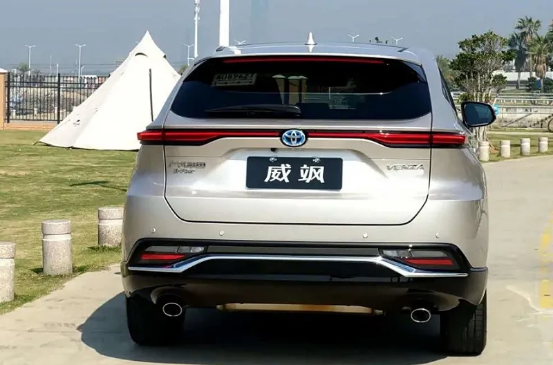 نمای عقب تویوتا ونزا ۲۰۲۵