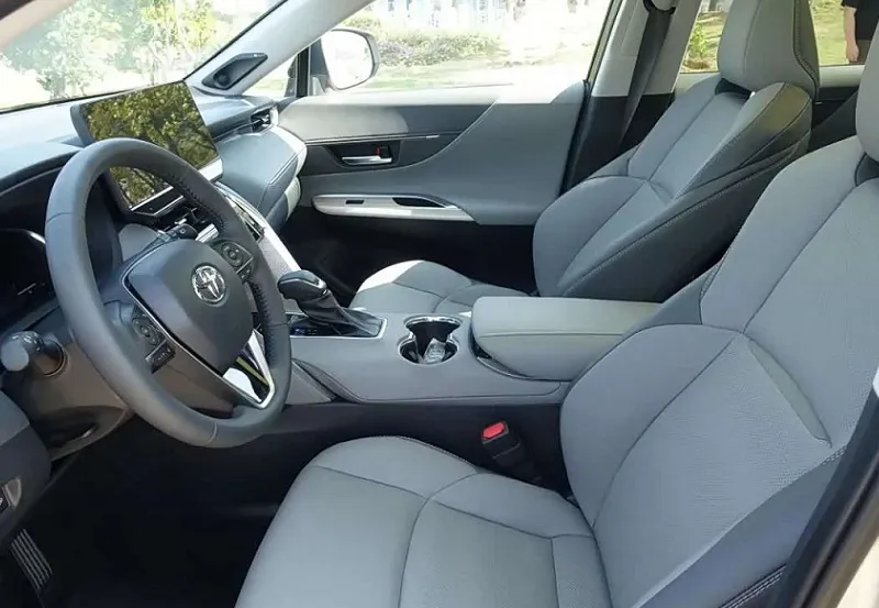 کابین تویوتا ونزا ۲۰۲۵