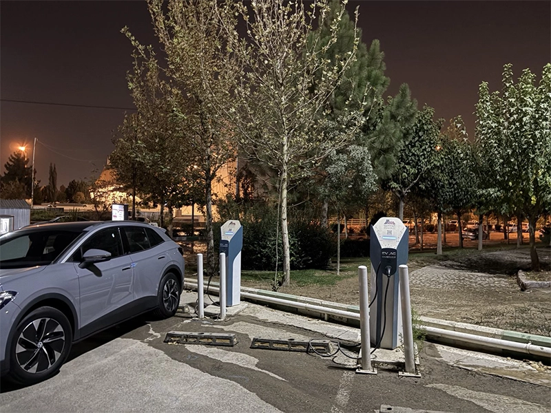 ایستگاه شارژ خودروی برقی پارک آب و آتش