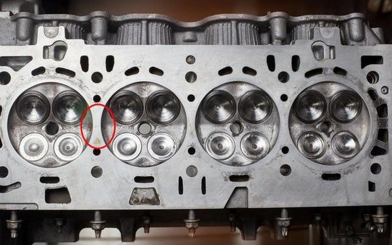 ترک در سرسیلندر ترک در سرسیلندر