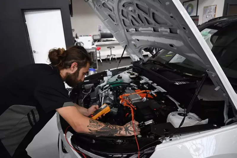 سرویس خودروی برقی