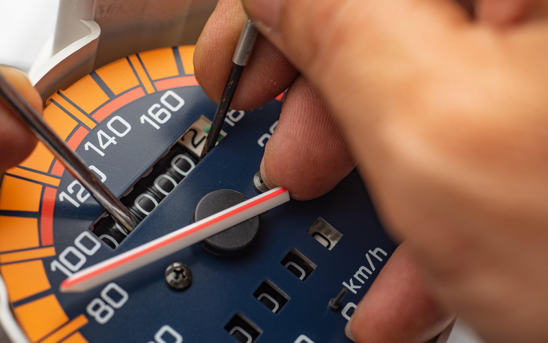 کم کردن کیلومتر و کارکرد ماشین، یک جرم است