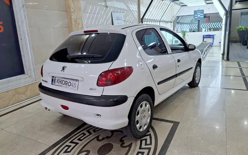 نمای عقب پژو ۲۰۶ نمای عقب پژو ۲۰۶