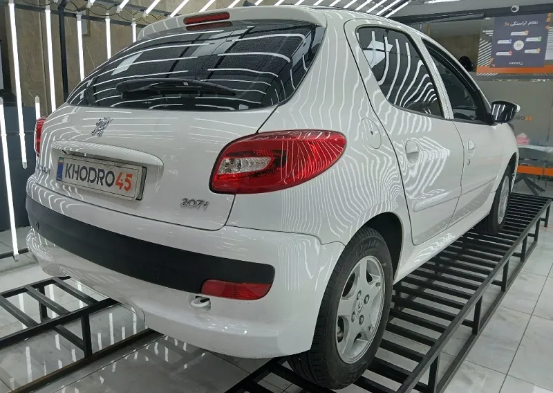 نمای عقب پژو ۲۰۷ دنده ای پانوراما TU5P نمای عقب پژو ۲۰۷ دنده ای پانوراما TU5P