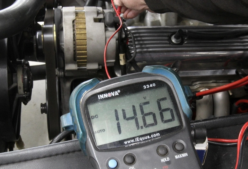 ولتاژ خالص خروجی دینام سالم در خودروهای سواری، معمولا بین ۱۴ تا ۱۵ ولت است ولتاژ خالص خروجی دینام سالم در خودروهای سواری، معمولا بین ۱۴ تا ۱۵ ولت است