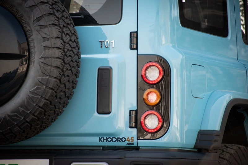 نمای عقب بی ای دبلیو ۲۱۲ آفرود نمای عقب بی ای دبلیو ۲۱۲ آفرود