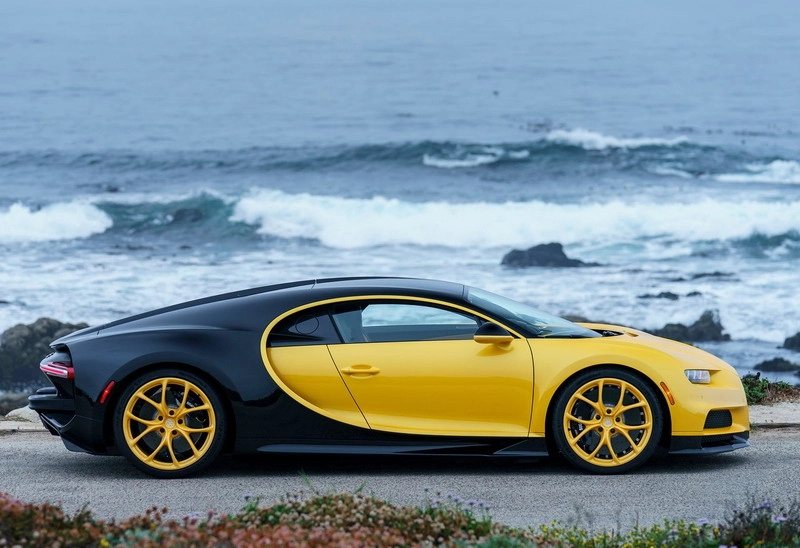 نمای جانبی بوگاتی شیرون