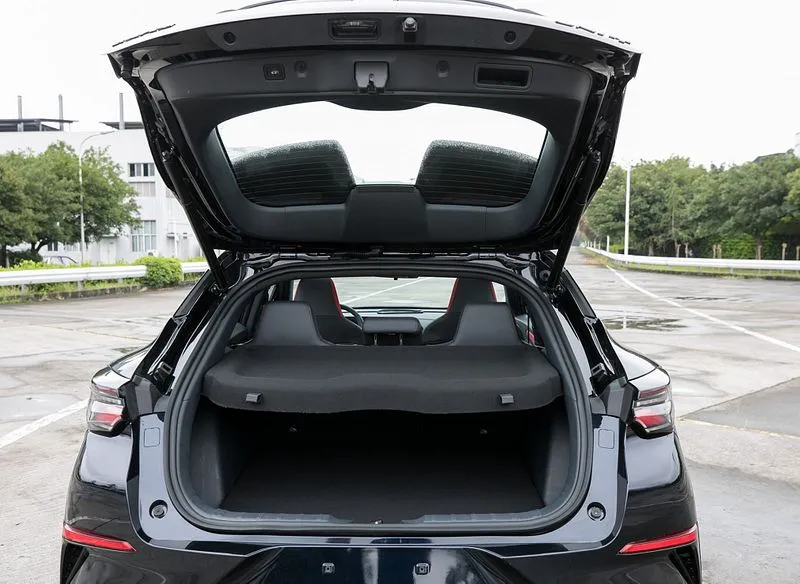 صندوق عقب چانگان UNI-T