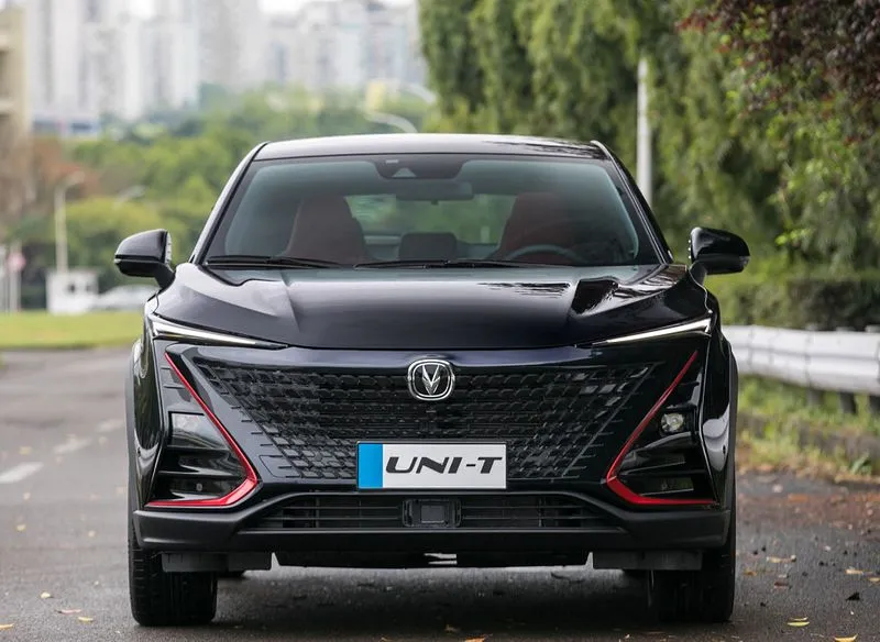 چانگان یونیتی از نمای جلو