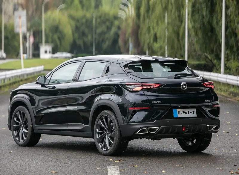 نمای عقب چانگان یونی تی