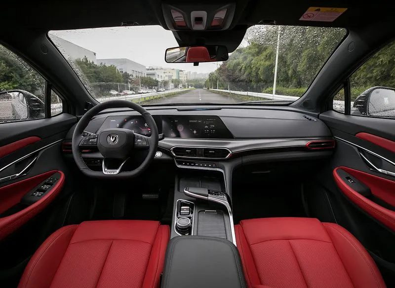 طراحی داخلی چانگان UNI-T