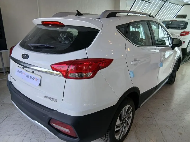 نمای عقب کی ام سی SR3