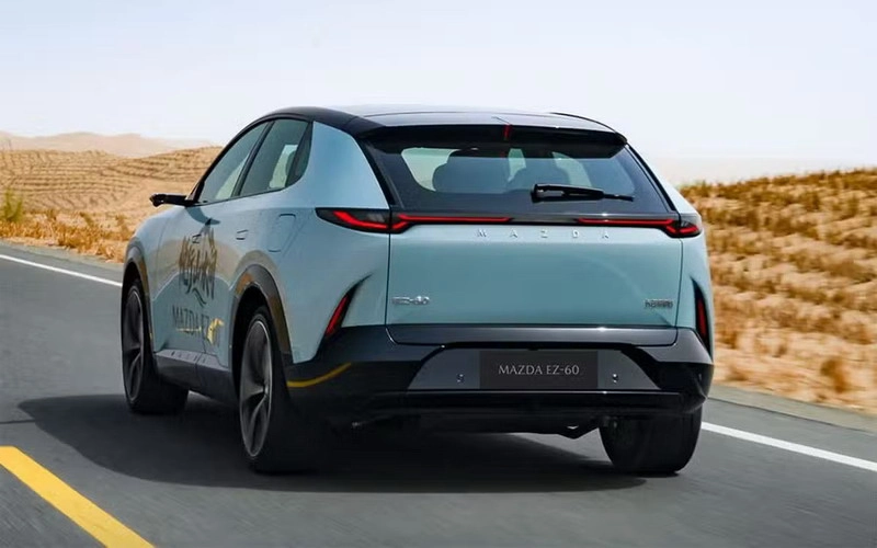 نمای عقب مزدا EZ-60 نمای عقب مزدا EZ-60