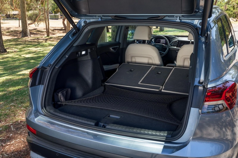 فضای بار آئودی Q4 e-tron