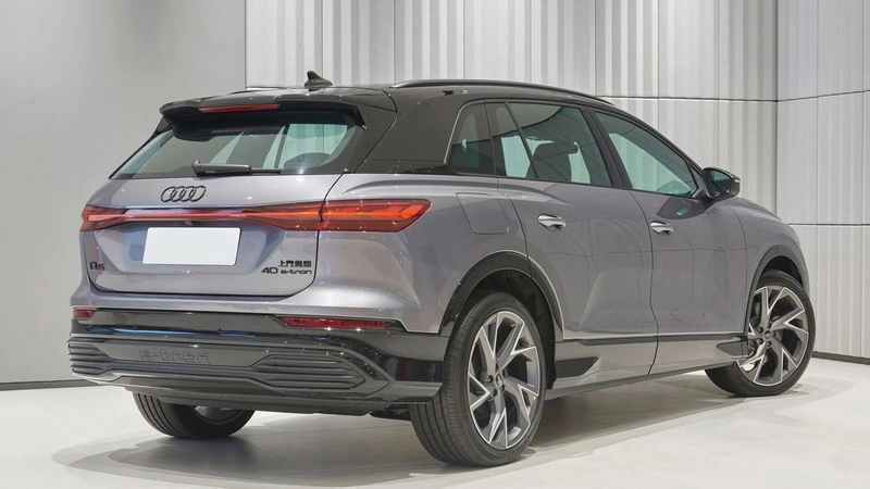 نمای عقب آئودی Q5 e-Tron