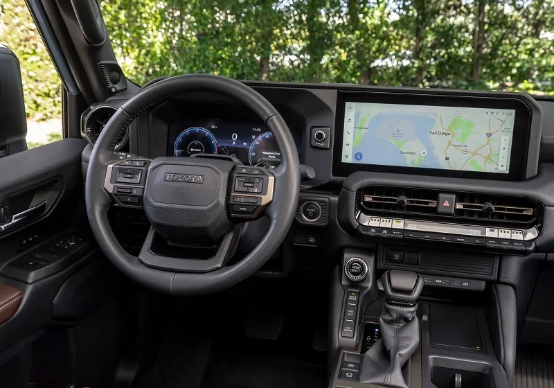 فرمان و نمایشگر تویوتا لندکروزر پرادو 2025