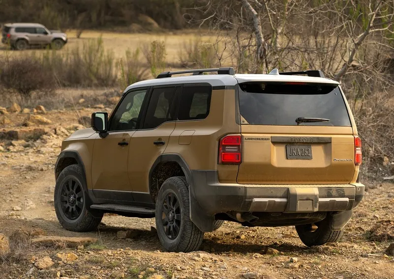 نمای عقب تویوتا پرادو ۲۰۲۵