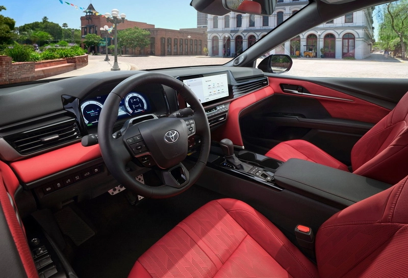 طراحی داخلی تویوتا کرولا هیبرید ۲۰۲۵