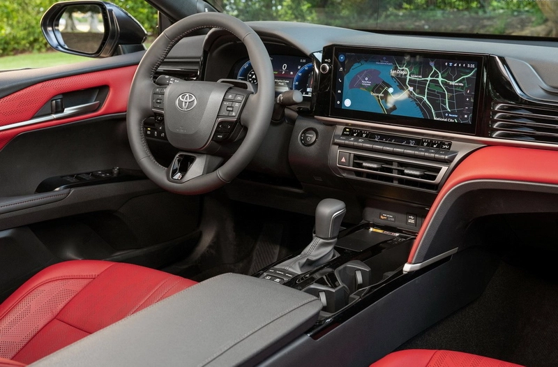 کابین کرولا هیبرید ۲۰۲۵