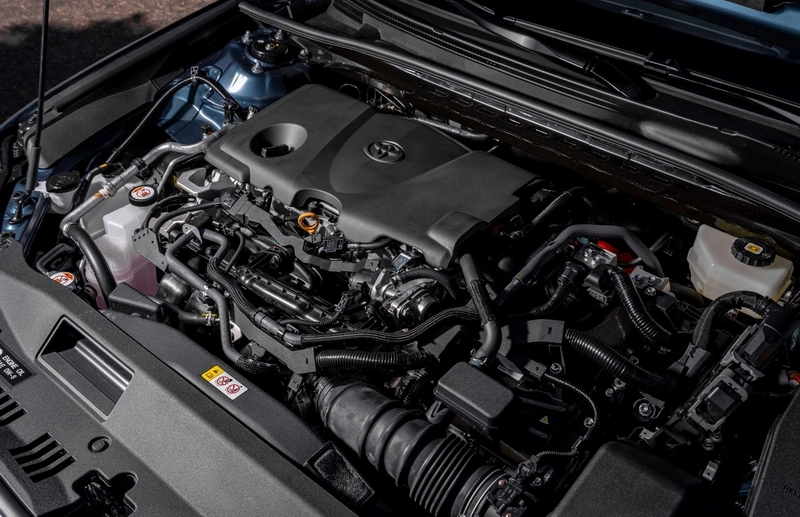 مشخصات فنی تویوتا کمری هیبرید ۲۰۲۵