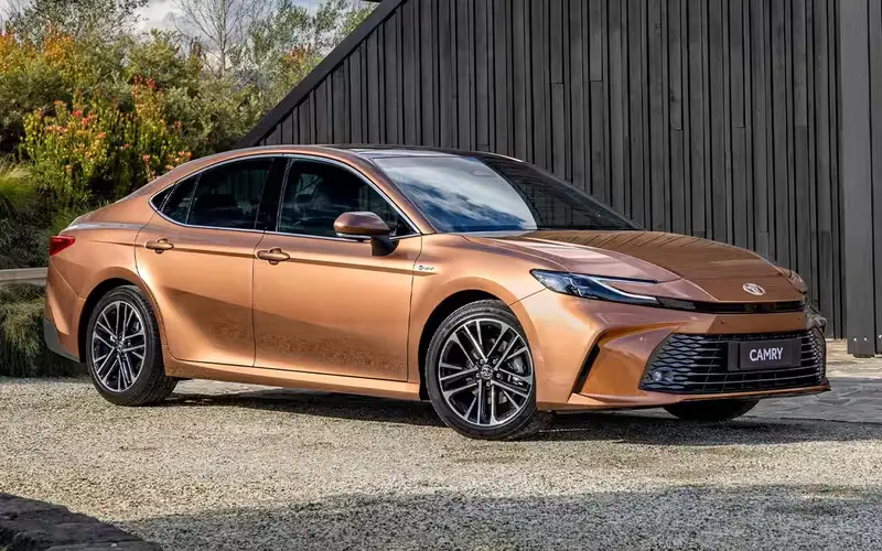 تویوتا کمری لیمیتد تویوتا کمری لیمیتد