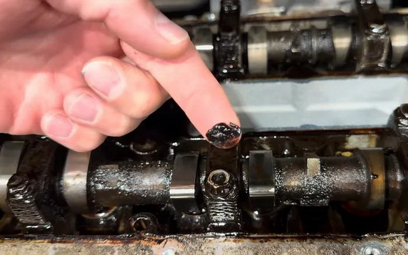 لجن گرفتن موتور می تواند ناشی از کیفیت پایین روغن باشد