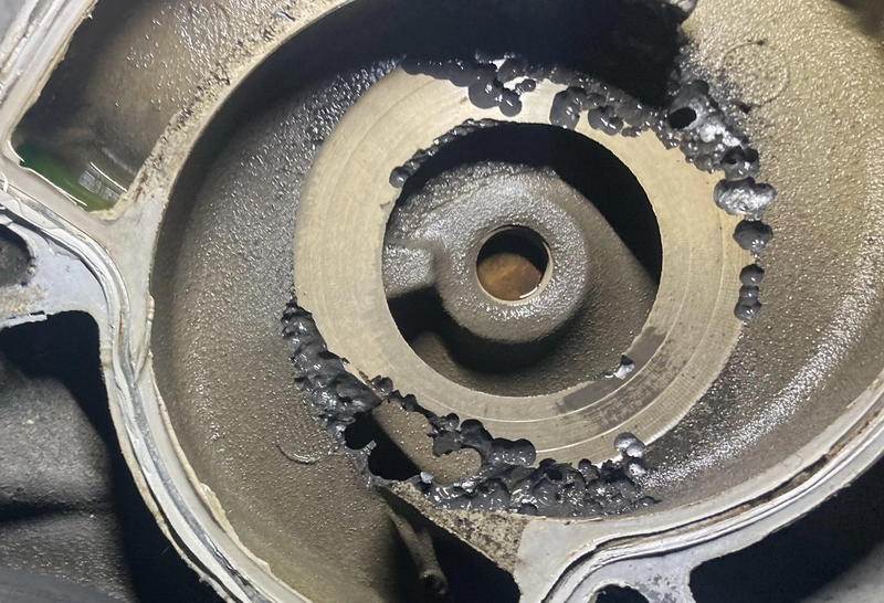 اثرات مخرب پدیده کویتیشن یا انفجار حباب‌های خلا بر پمپ آب آلومینیومی