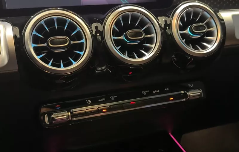 کابین بنز GLB 200 مدل 2025